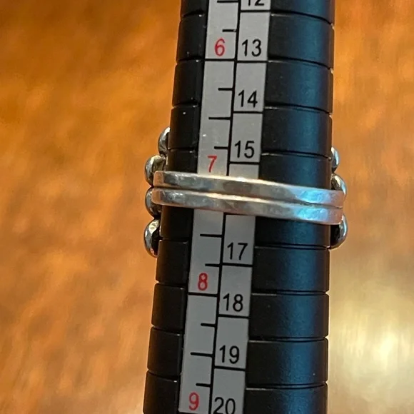 Sterling silver ring. Size 7 1/4. Signed and stamped. See photos. - Picture 5 of 5